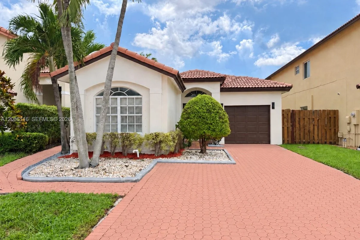 11270 NW 53rd Ln, Doral: photo 1 of 32