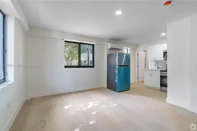 340 SW 5th Ave #12, Miami: photo 1 of 5