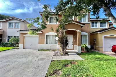 16505 SW 97th Ter, Miami: photo 1 of 18