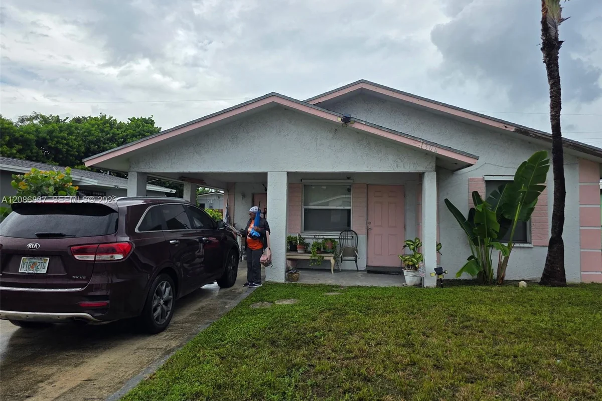 1306 W 23rd St, Riviera Beach: photo 1 of 2