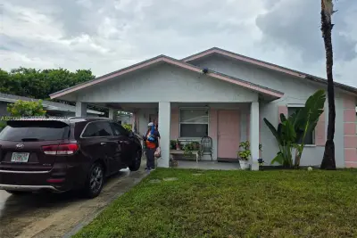 1306 W 23rd St, Riviera Beach: photo 1 of 2