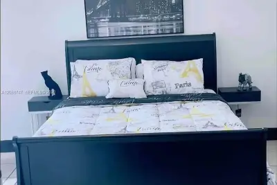 1400 NE 148th St #4, Miami: photo 1 of 11