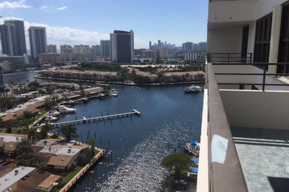 2500 Parkview Dr #2004, Hallandale Beach: photo 1 of 20