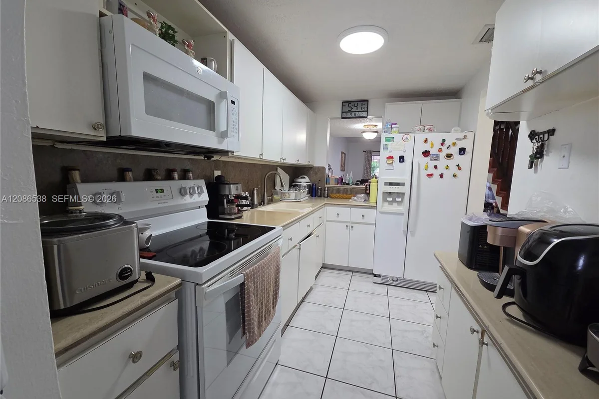 1784 W 56th Ter #401, Hialeah: photo 1 of 35