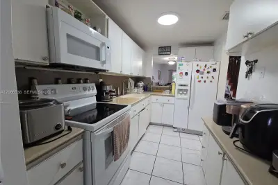 1784 W 56th Ter #401, Hialeah: photo 1 of 35
