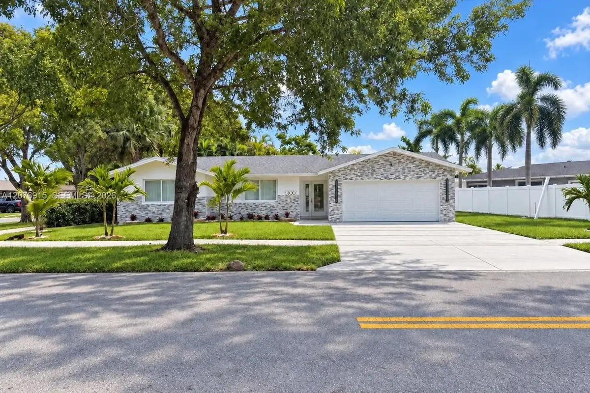 8300 SW 26th Pl, Davie: photo 1 of 29