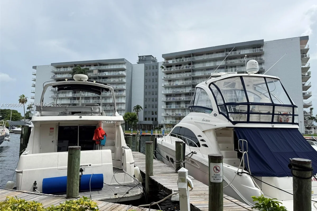 2475 NW 16th Street Rd #418, Miami: photo 1 of 24