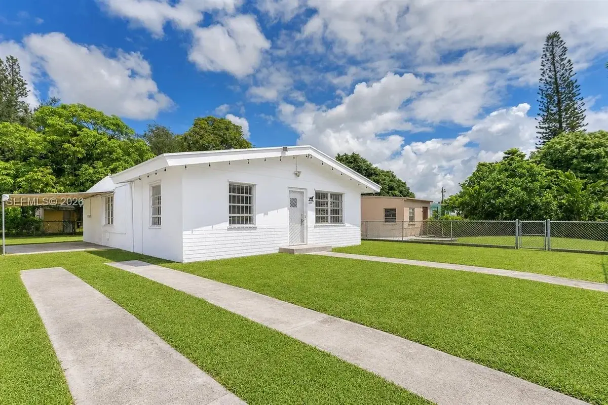 2341 Rutland St, Opa-locka: photo 1 of 27