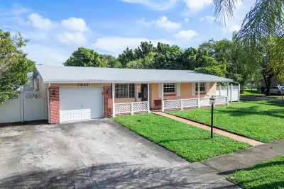 7081 Taylor St, Hollywood: photo 1 of 22