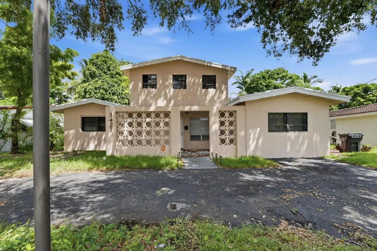 3427 NW 37th St, Lauderdale Lakes: photo 1 of 40