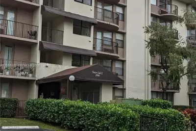 2701 Riverside Dr #206-B, Coral Springs: photo 1 of 25