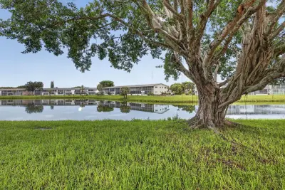 79 Chatham D, West Palm Beach: photo 1 of 34