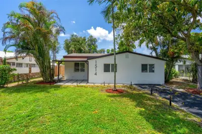 1514 NE 176th St, North Miami Beach: photo 1 of 28