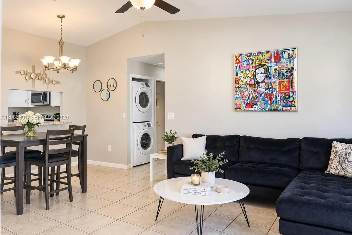 1840 Jefferson St #A, Hollywood: photo 1 of 13