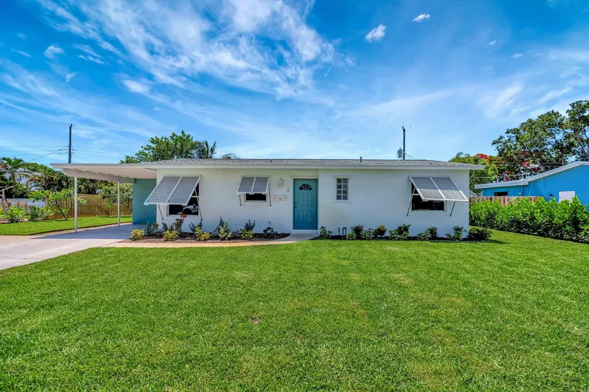 713 Gumtree Rd, North Palm Beach: photo 1 of 38