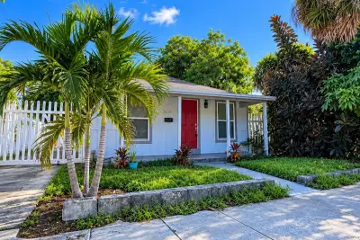 1028 18th St, West Palm Beach: photo 1 of 17