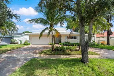 1931 NE 62nd St, Fort Lauderdale: photo 1 of 32