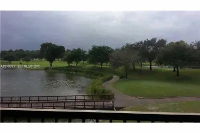 3001 W Rolling Hills Cir #407, Davie: photo 1 of 3