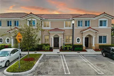 1040 SE 24th Ave, Homestead: photo 1 of 81