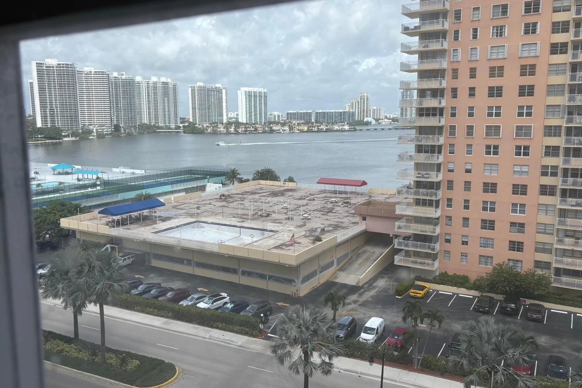 250 174th St #910, Sunny Isles Beach: photo 1 of 5