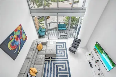 90 SW 3rd St #TH300B, Miami: photo 1 of 33