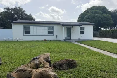 16120 NW 18th Ave, Miami Gardens: photo 1 of 6