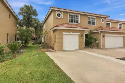 306 SW 120th Ave, Pembroke Pines: photo 1 of 24