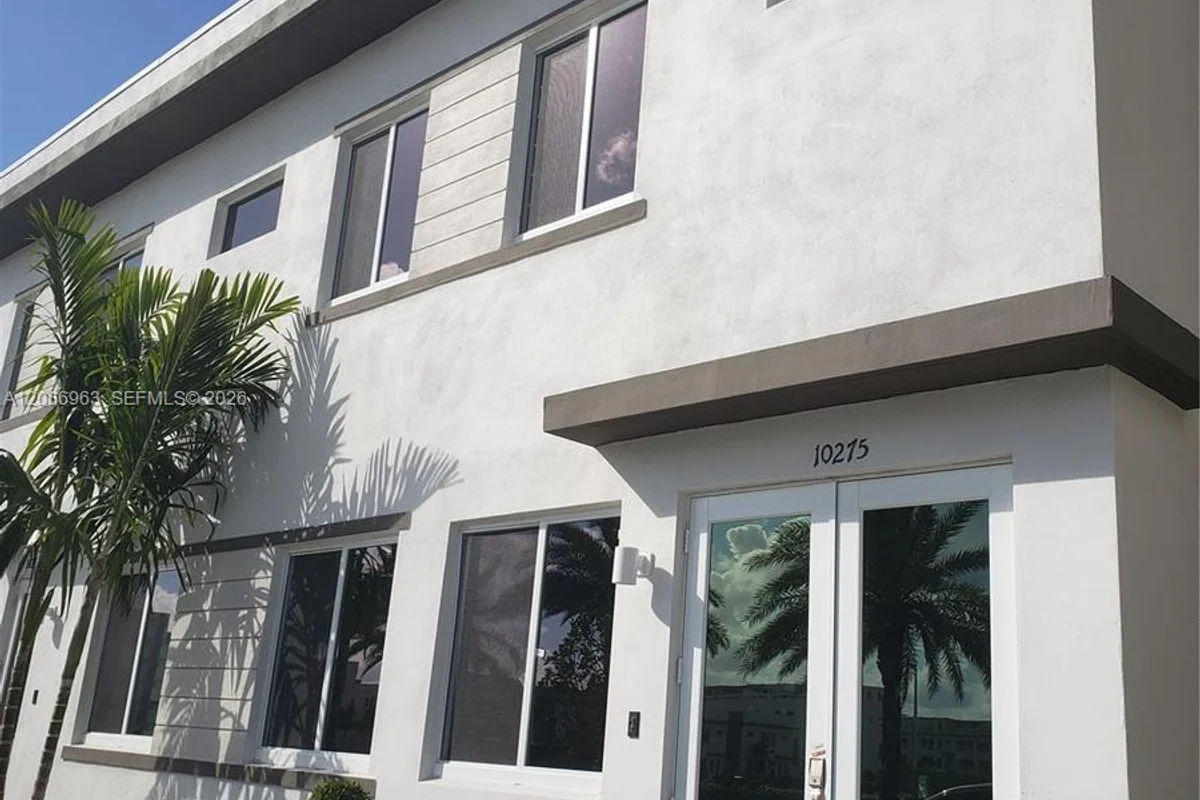 10275 NW 66th St, Doral: photo 1 of 56