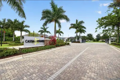 3149 Tamarind Dr #Lot 26, Lauderdale Lakes: photo 1 of 40