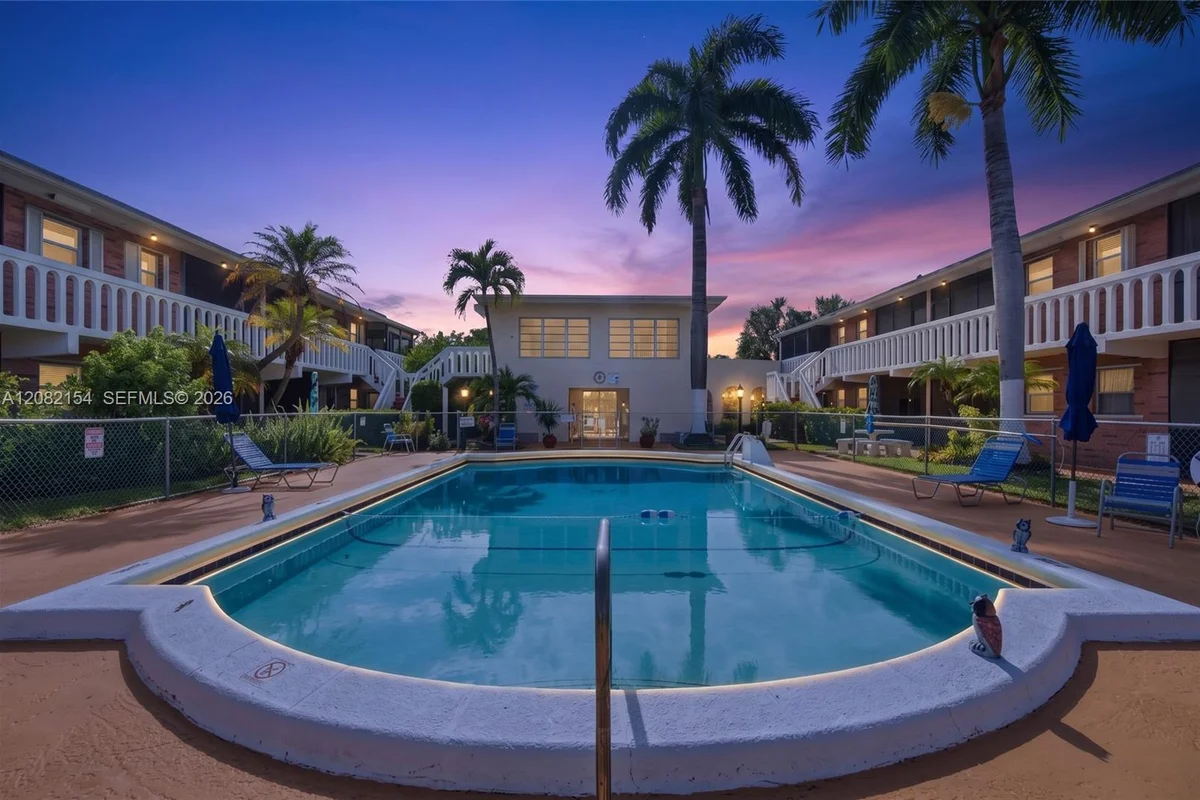 160 NE 8th Ave #1A, Hallandale Beach: photo 1 of 29