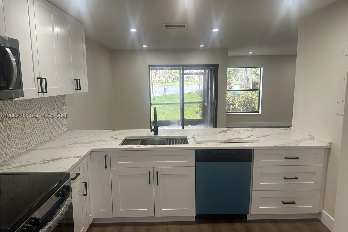 2643 NW 42nd Ave, Coconut Creek: photo 1 of 60