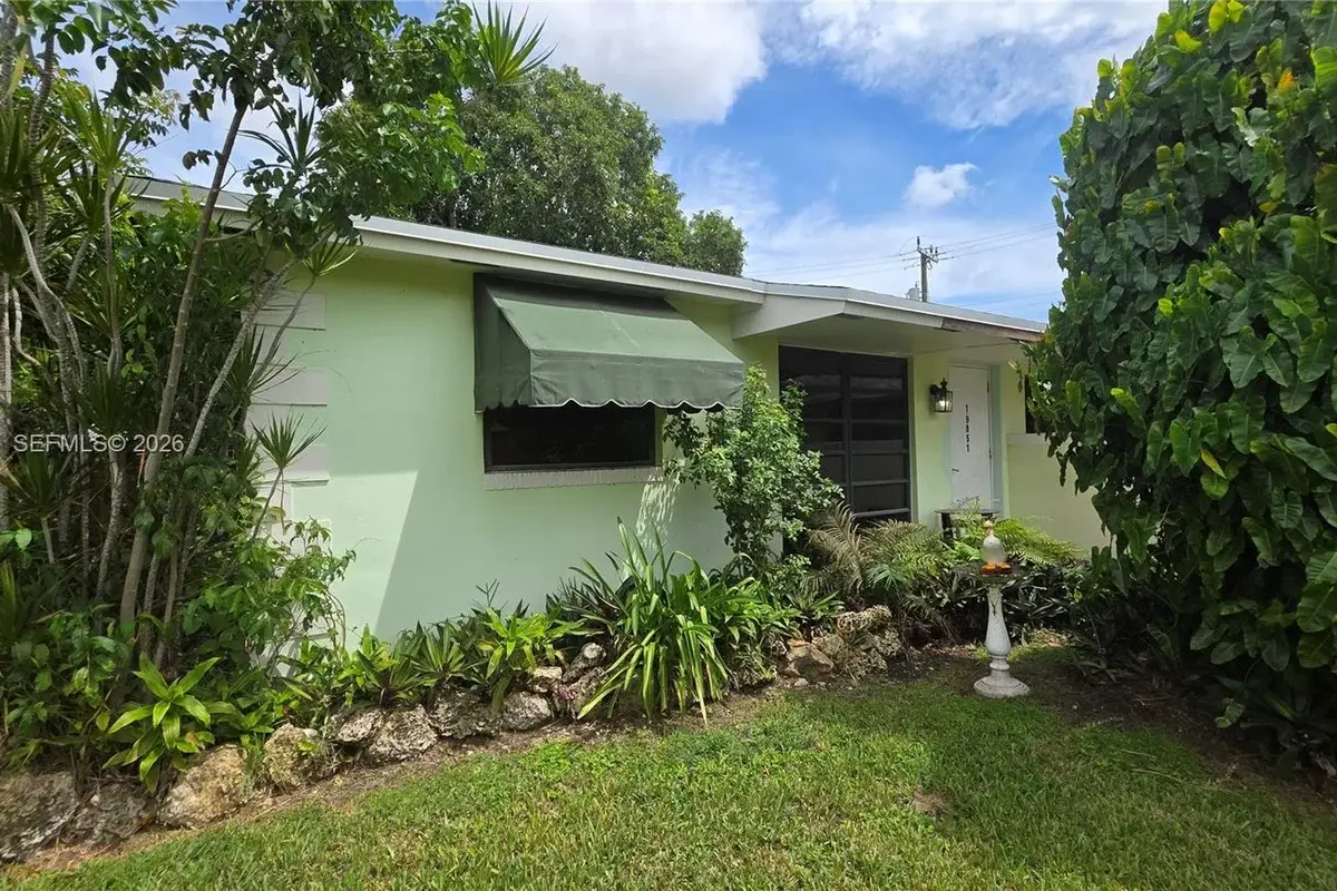 19851 SW 103rd Ct, Cutler Bay: photo 1 of 28