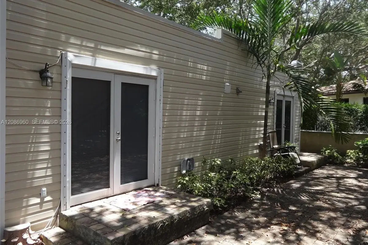 1212 SE 6th St #1-4, Fort Lauderdale: photo 1 of 9