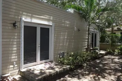 1212 SE 6th St #1-4, Fort Lauderdale: photo 1 of 9