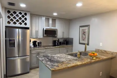 1250 SW 113th Ter #201, Pembroke Pines: photo 1 of 16