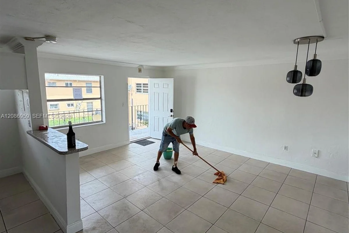 3855 SW 79th Ave #19, Miami: photo 1 of 7