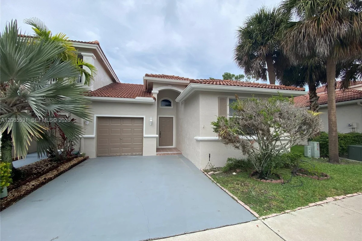 856 NW 132nd Ave, Pembroke Pines: photo 1 of 15