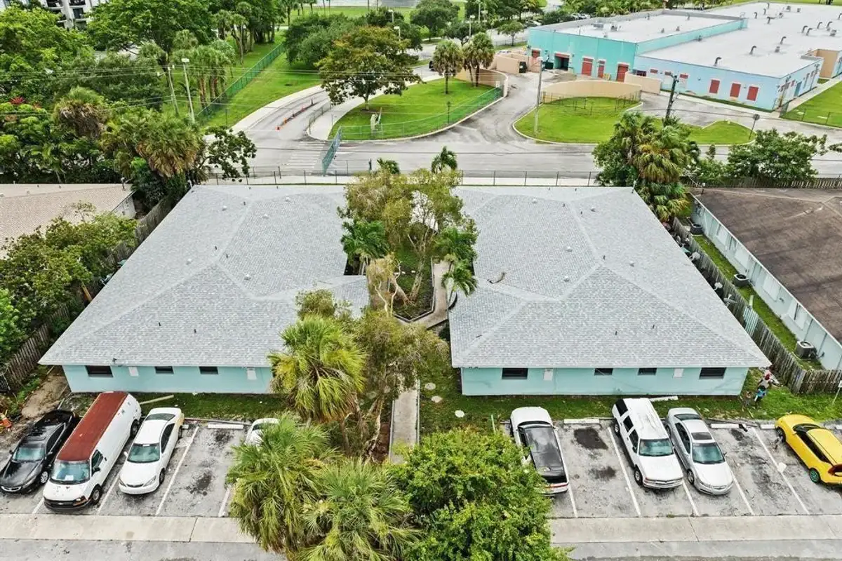 5744 NW 27th Ct, Lauderhill: photo 1 of 20