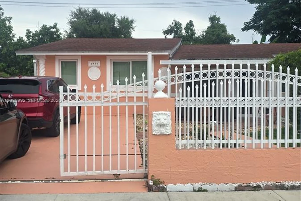 2911 NW 163rd St, Miami Gardens: photo 1 of 7