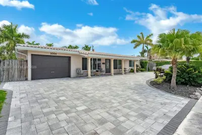 1031 SE 14th Dr, Deerfield Beach: photo 1 of 33