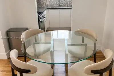 830 10th St #3, Miami Beach: photo 1 of 9
