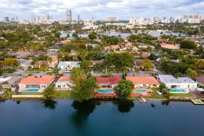 21250 NE 23rd Ave, Miami: photo 1 of 20