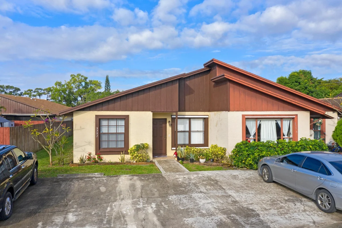 3757 Mil Pond Ct, Lake Worth: photo 1 of 6