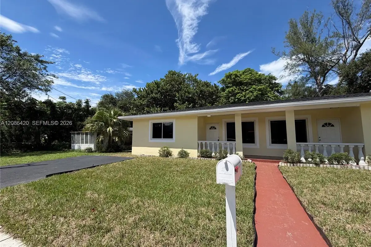 335 NE 168th St, North Miami Beach: photo 1 of 22