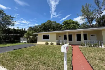 335 NE 168th St, North Miami Beach: photo 1 of 22