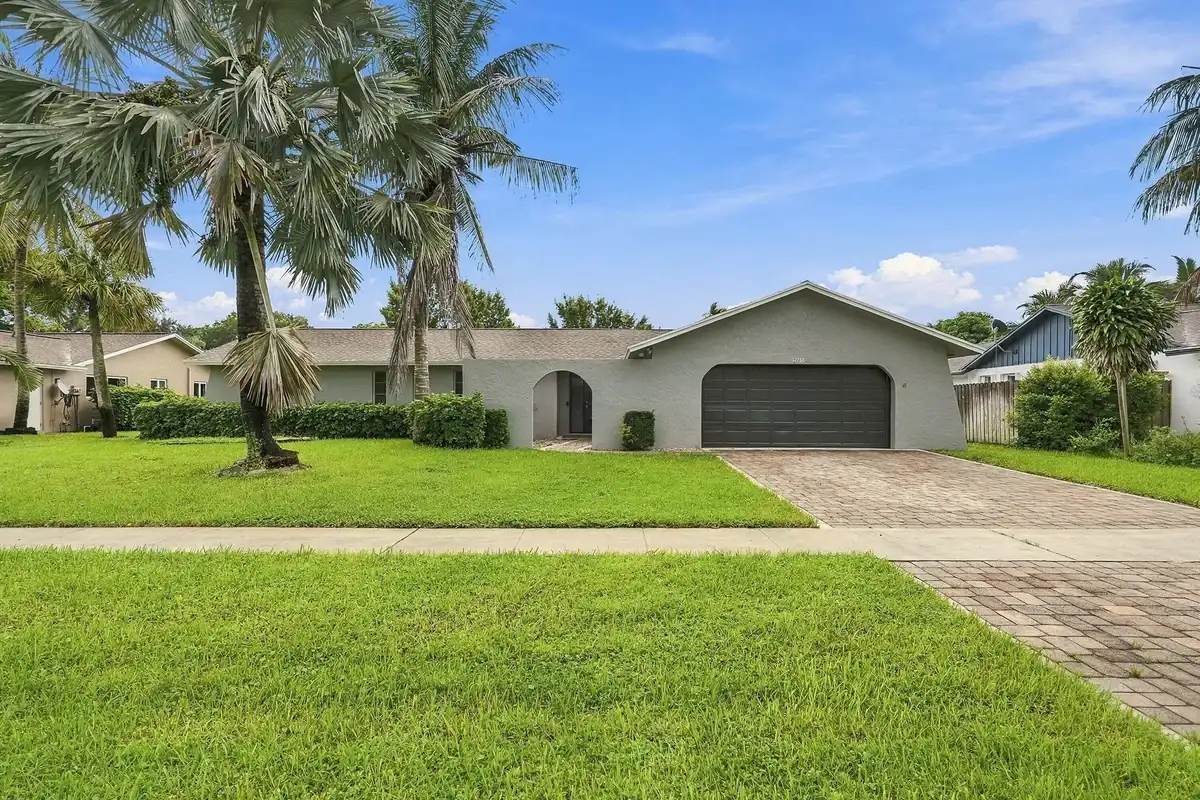 12758 Guilford Cir, Wellington: photo 1 of 28
