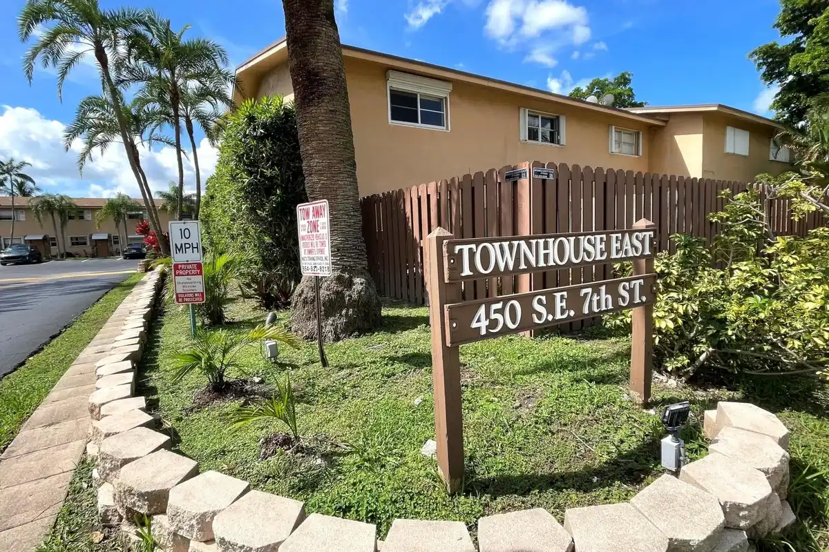 450 SE 7th St #232, Dania Beach: photo 1 of 23