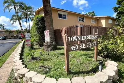 450 SE 7th St #232, Dania Beach: photo 1 of 23