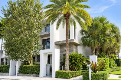 1851 NW 40th Dr, Boca Raton: photo 1 of 15