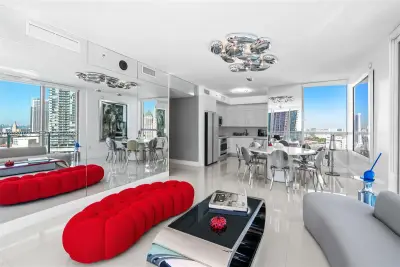 90 SW 3rd St #2204, Miami: photo 1 of 19